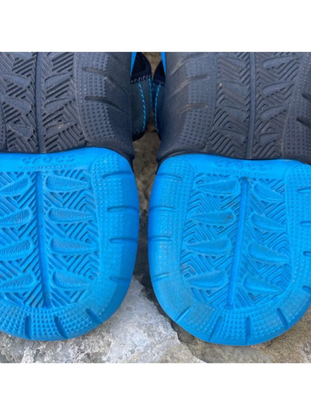 Crocs Mens Size 10 Swiftwater Wave Flip Flops Blue Black Thong Sandals Beach